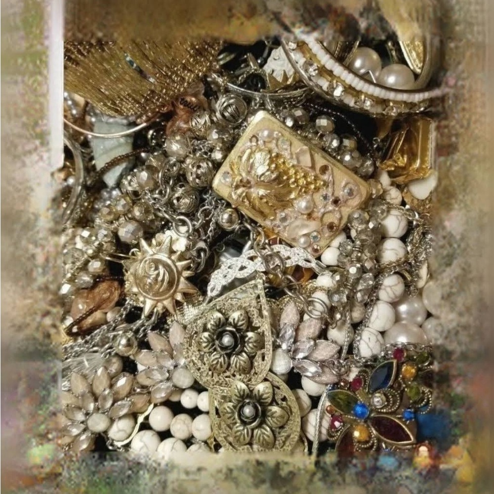 1 LB jewelry Bundle Lot- Mostly wearable~ craft repair~ Jewelry Art